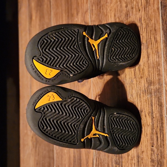 Kids Jordan 12 Retro - Picture 7 of 8